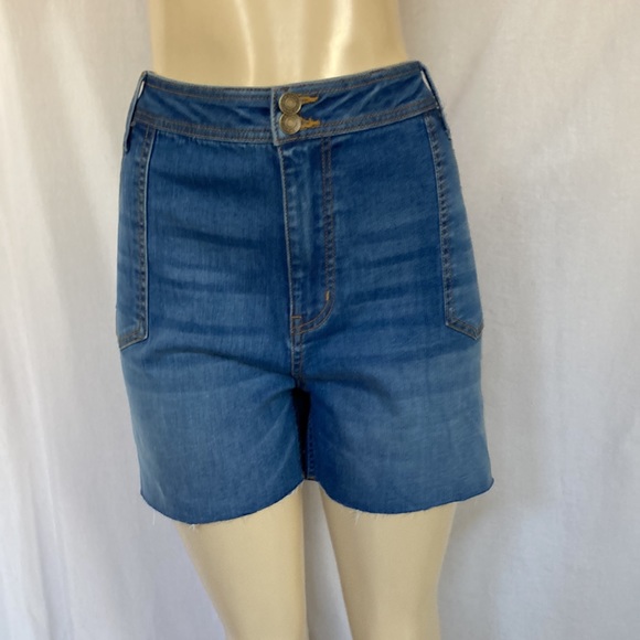 AVA & VIV Women’s High Rise Size 18W Double Button Utility Shorts Raw Hem NWOT - Picture 3 of 7